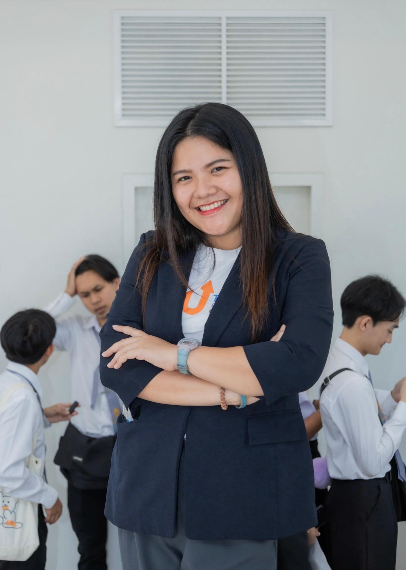 นางสาวปวริศา พัชรพัชร